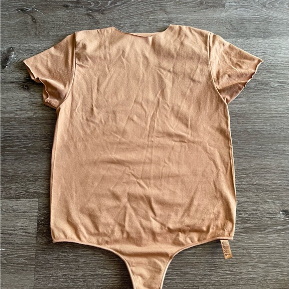 SKIMS Beige Short Sleeve Bodysuit - Picture 1 of 3